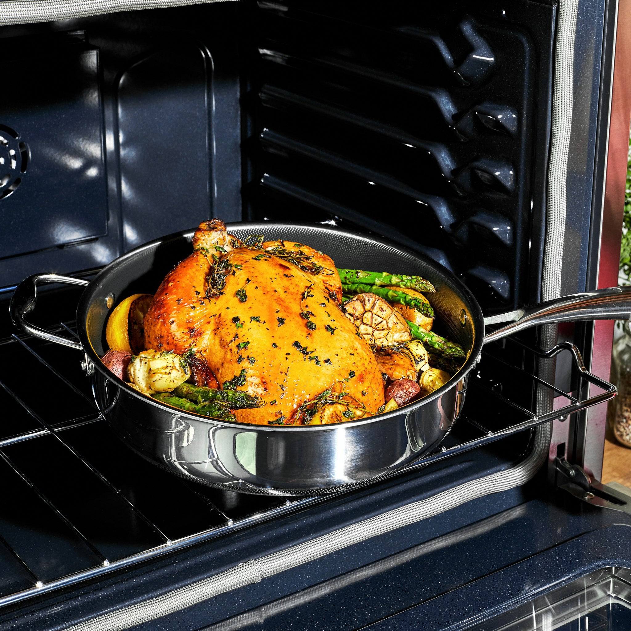 Hybrid Deep Sauté Pan with Lid. 5.5-Qt - Image 7