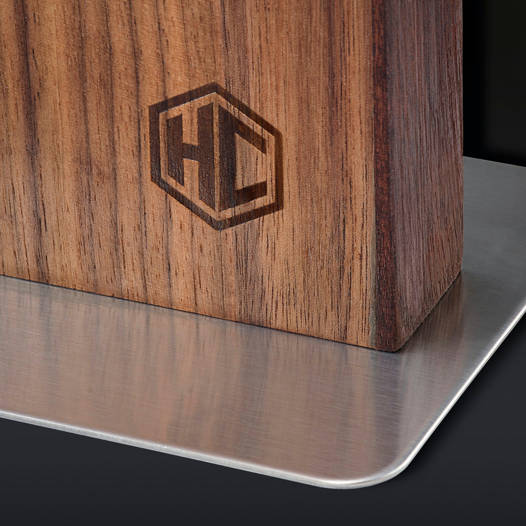 Magnetic Knife Block. Walnut - Image 2